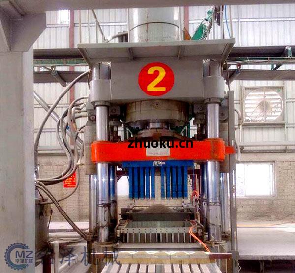 靜(jing)壓(ya)磚(zhuan)機(ji)