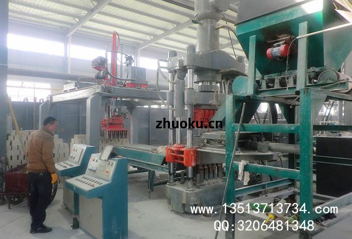 耐火(huo)磚(zhuan)機(ji)