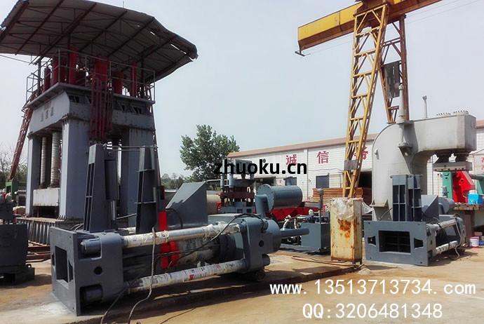 630噸(dun)金屬屑壓塊機(ji)發(fa)貨(huo)現場