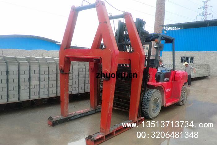 抱(bao)磚(zhuan)機(ji)