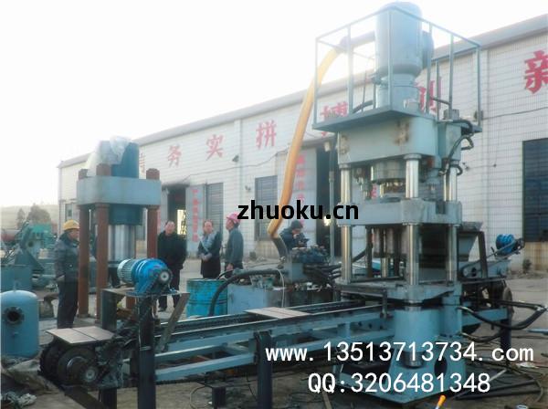 海(hai)綿鐵壓(ya)塊機