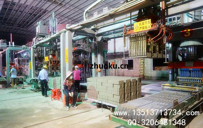 廣東(dong)年(nian)產壹(yi)億(yi)灰(hui)砂(sha)蒸養(yang)磚(zhuan)生產線