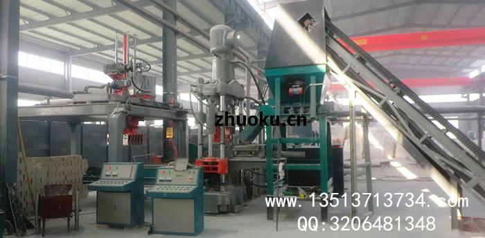 耐火(huo)材料(liao)壓(ya)磚(zhuan)機現場