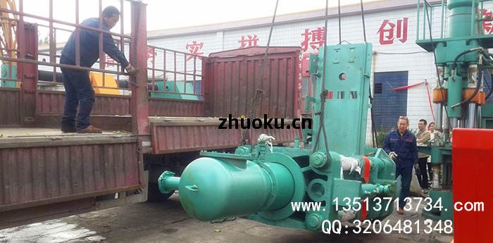 江西全(quan)自動(dong)魚餌(er)壓(ya)塊(kuai)機(ji)發貨(huo)現場