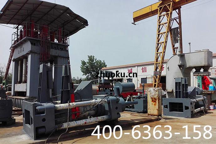 廢(fei)鐵壓(ya)塊機(ji)