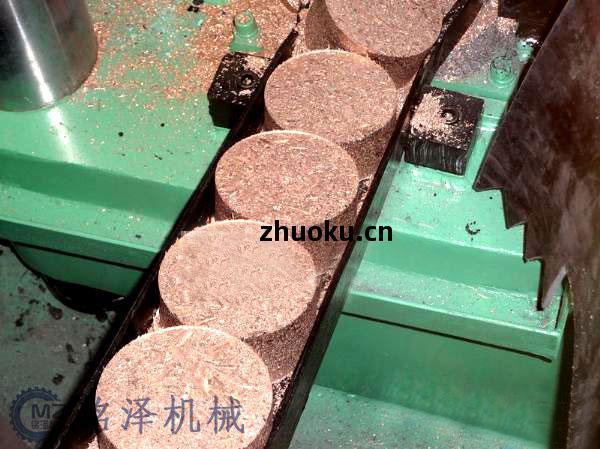 銅屑壓(ya)塊機(ji)客(ke)戶現(xian)場(chang)