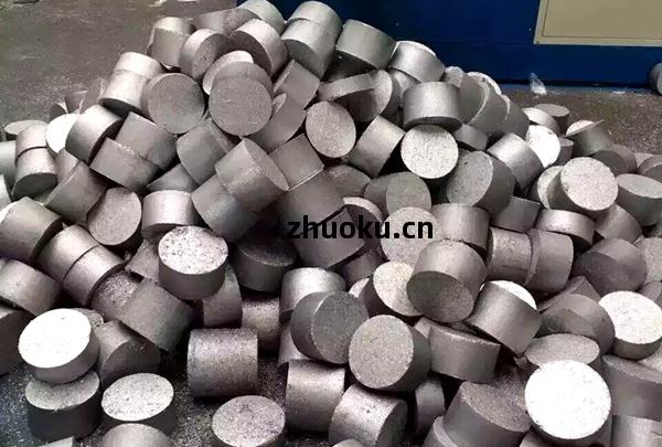 鋁(lv)屑壓(ya)塊(kuai)成(cheng)型樣(yang)品