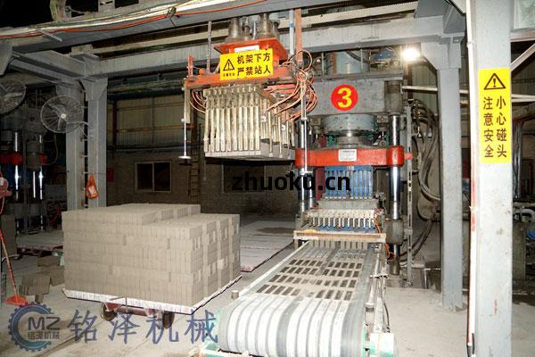 粉(fen)煤灰制磚(zhuan)機