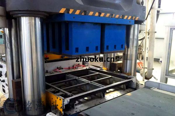 液壓(ya)磚(zhuan)機(ji)模(mo)具