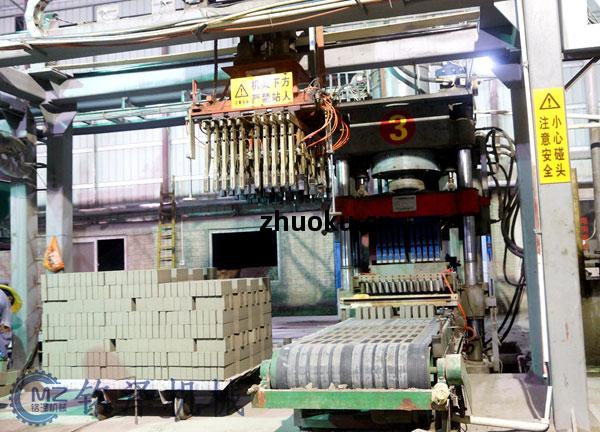 環(huan)保(bao)磚(zhuan)機